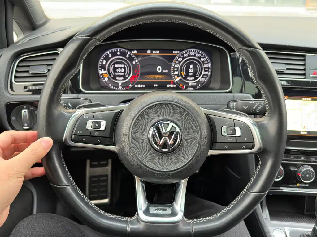VOLKSWAGEN GOLF 2020