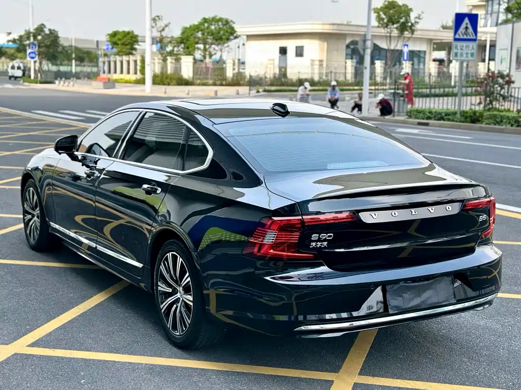 VOLVO S90 2021