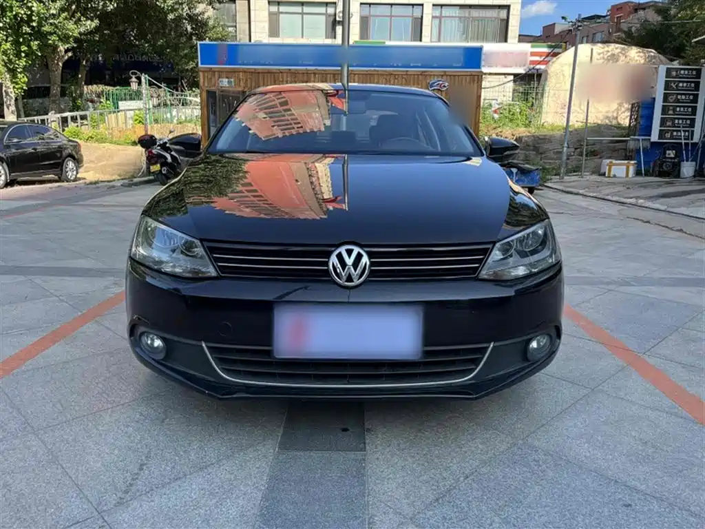 VOLKSWAGEN SAGITAR 2014