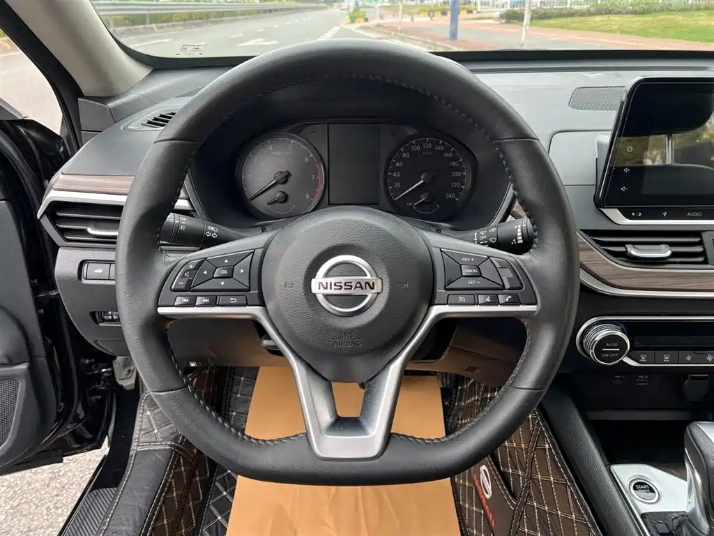 NISSAN TEANA 2022