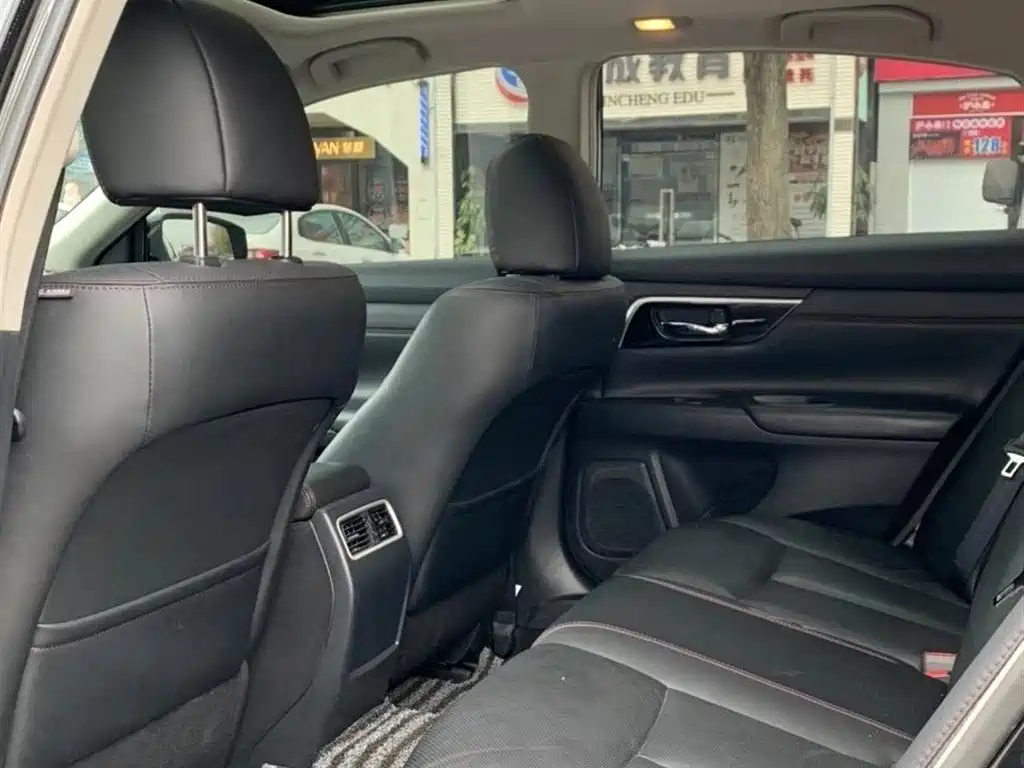 NISSAN TEANA 2018