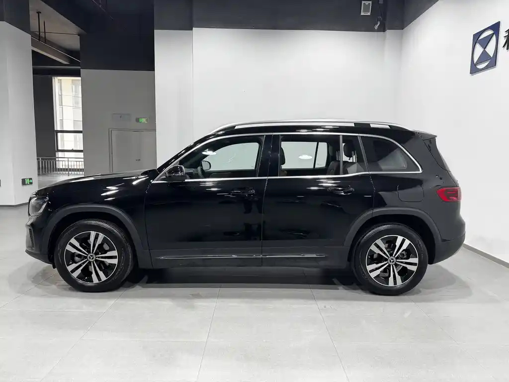 MERCEDES BENZ GLB 2024