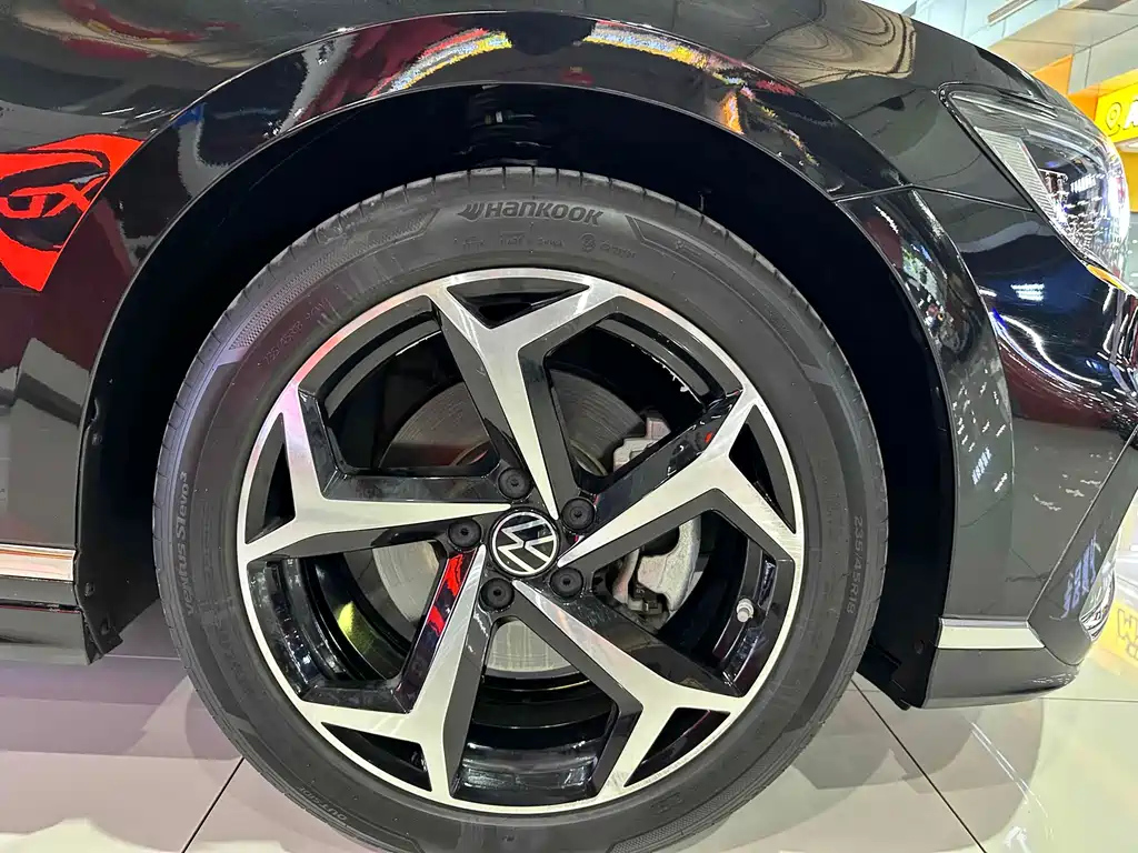 VOLKSWAGEN MAGOTAN 2023