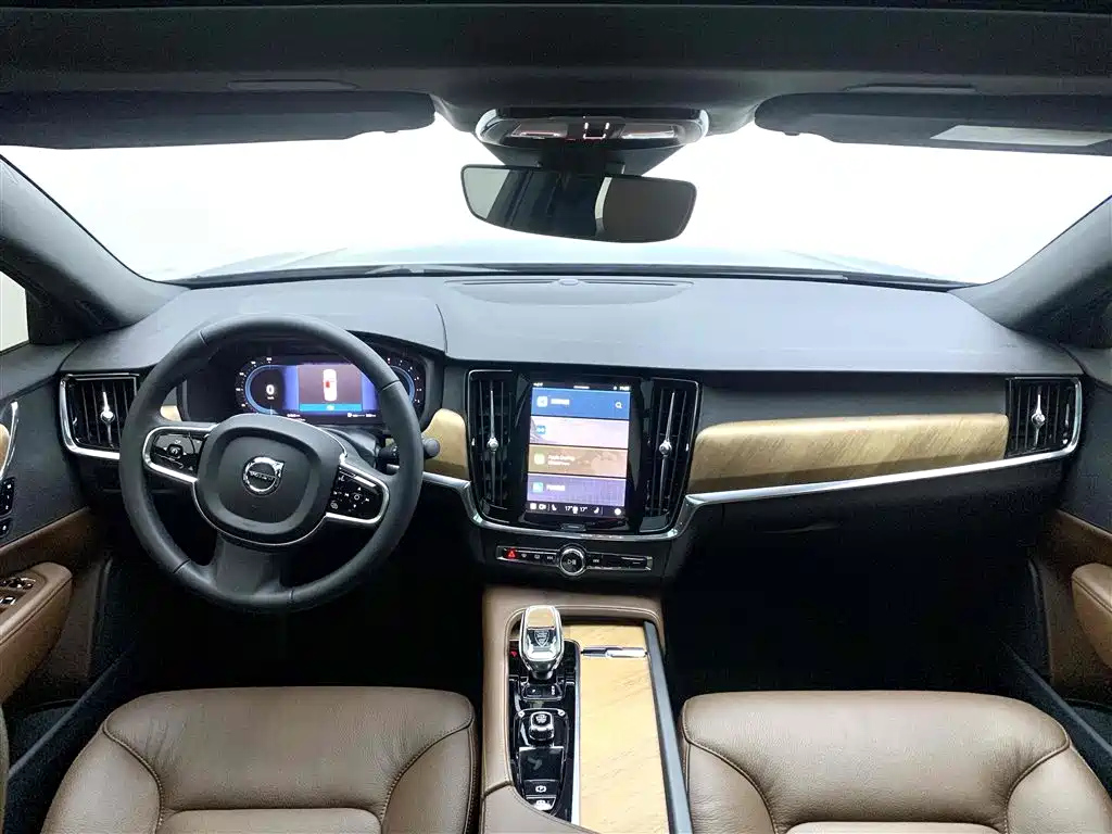 VOLVO S90 2023