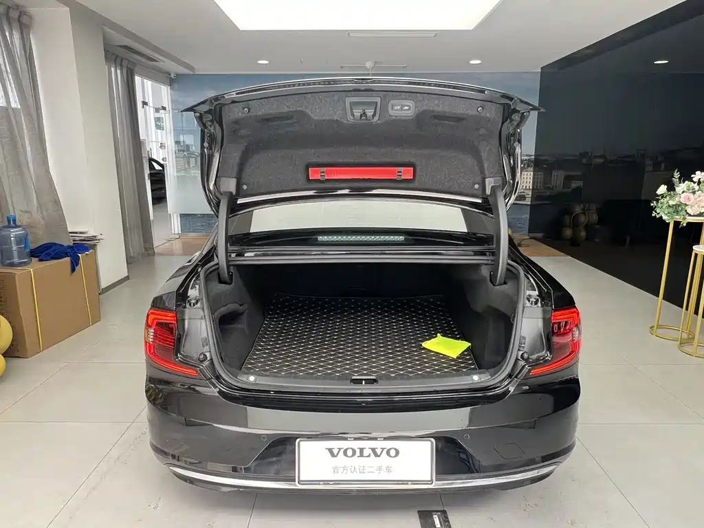 VOLVO S90 2021