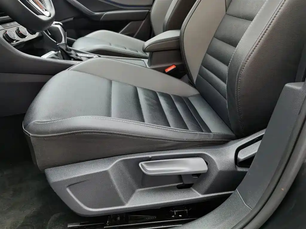 VOLKSWAGEN SAGITAR 2022