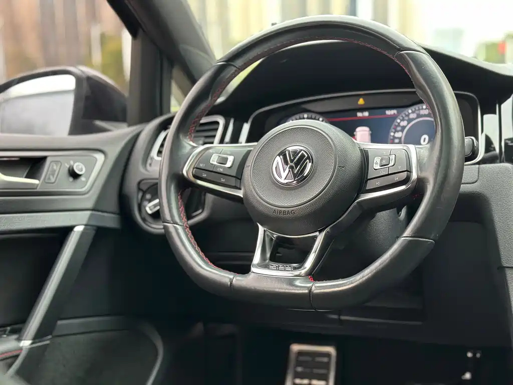 VOLKSWAGEN GOLF 2019