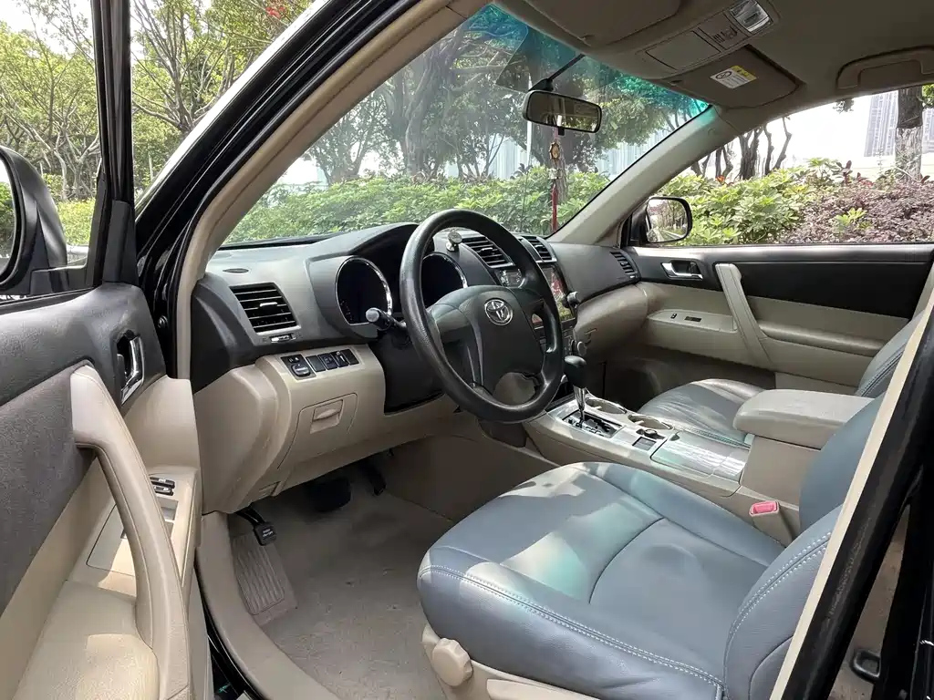 TOYOTA HIGHLANDER 2014