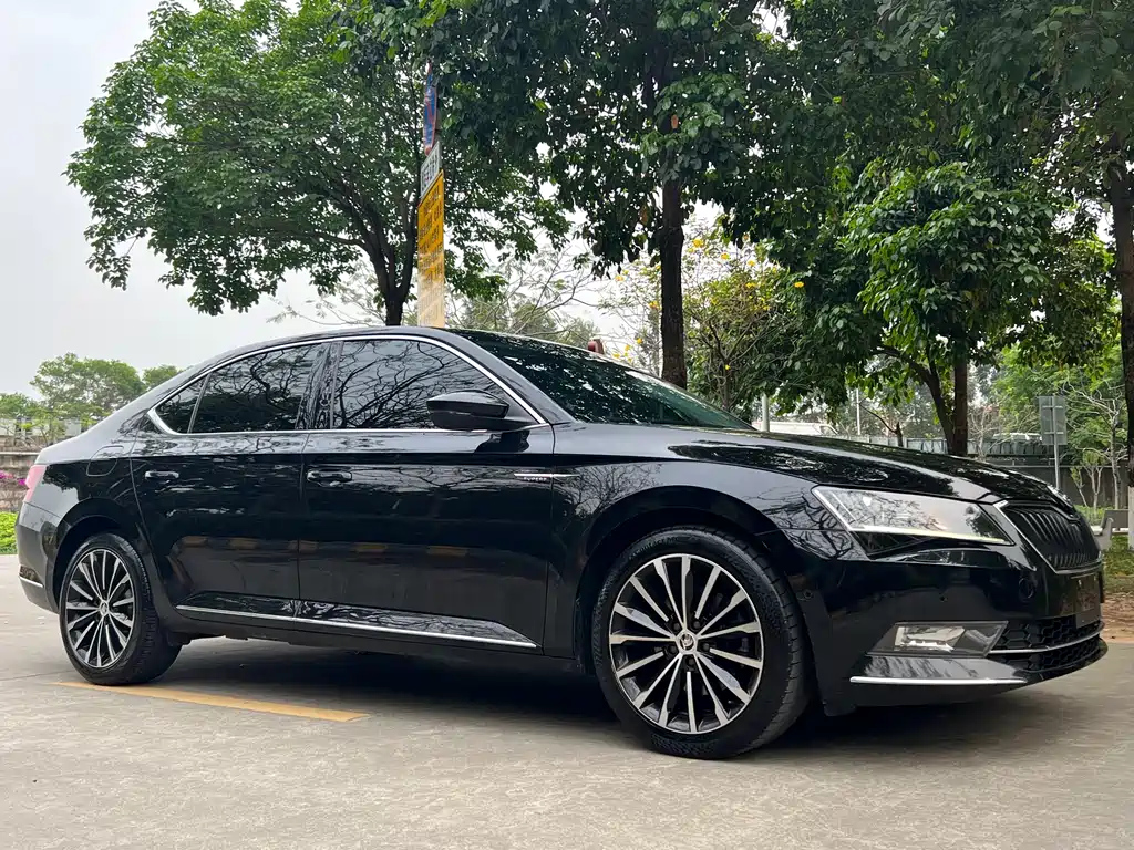 SKODA SUPERB 2017