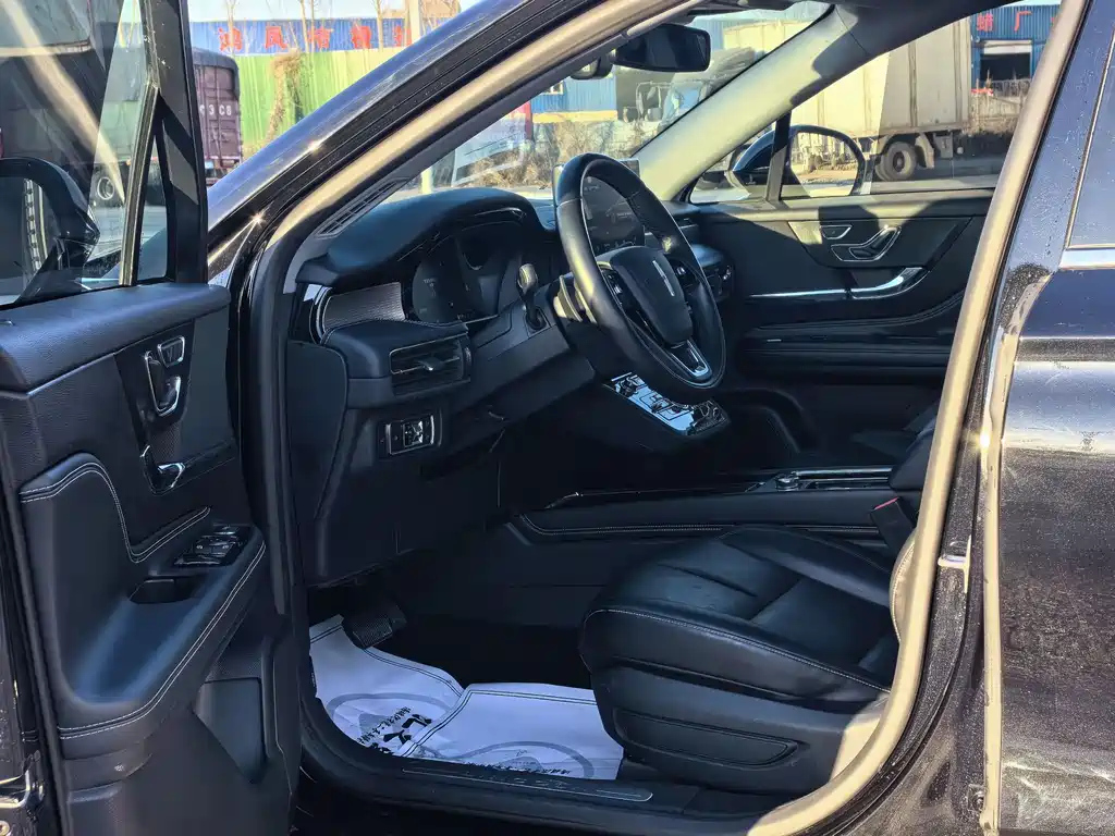 LINCOLN ADVENTURER 2021