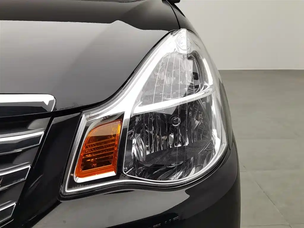 NISSAN SYLPHY 2018