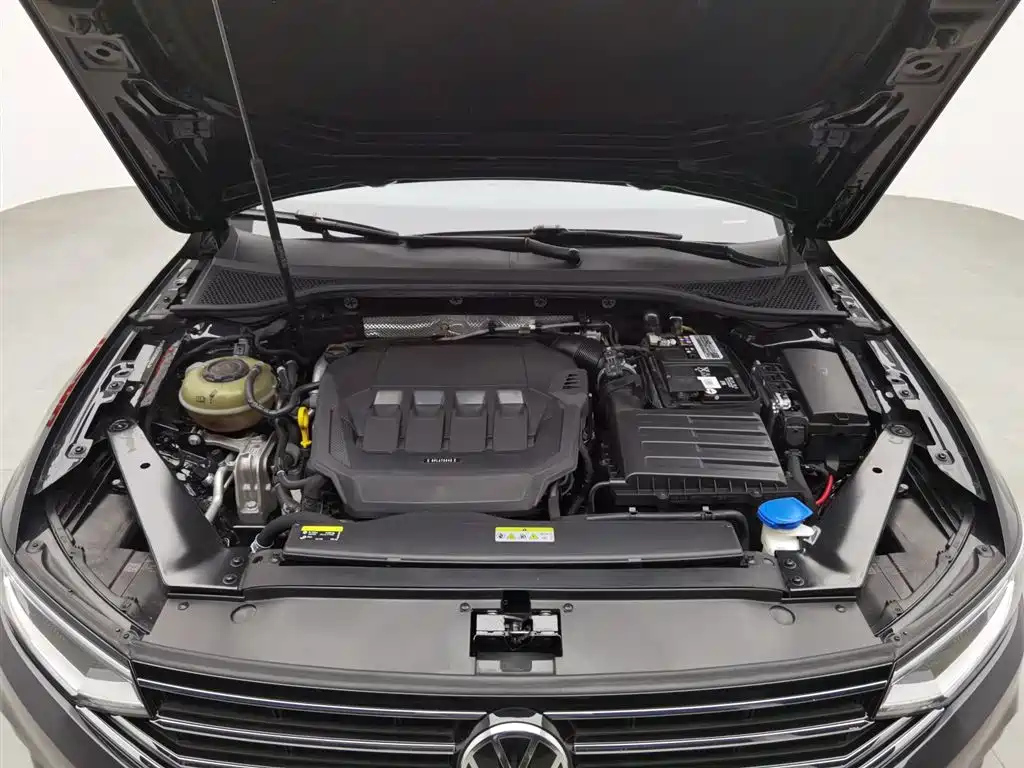 VOLKSWAGEN MAGOTAN 2022