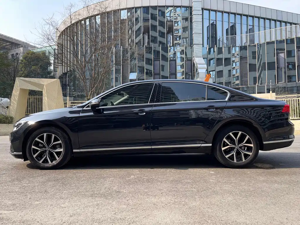 VOLKSWAGEN MAGOTAN 2020