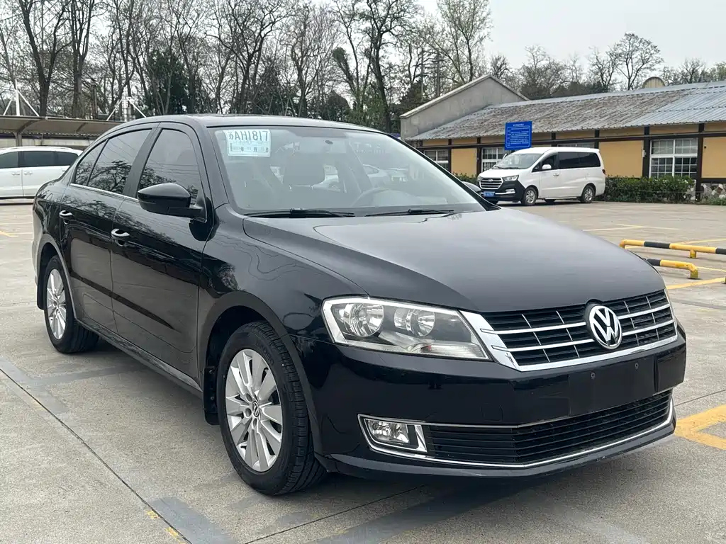 VOLKSWAGEN LAVIDA 2013