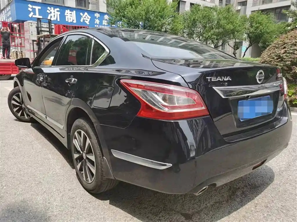 NISSAN TEANA 2015