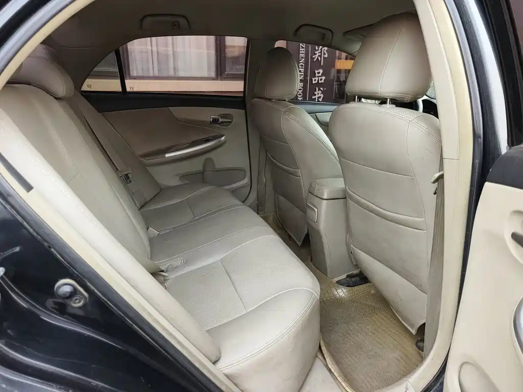 TOYOTA COROLLA 2010