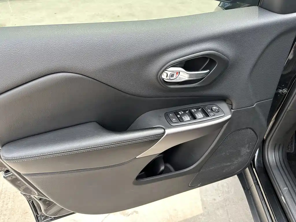 JEEP CHEROKEE 2020