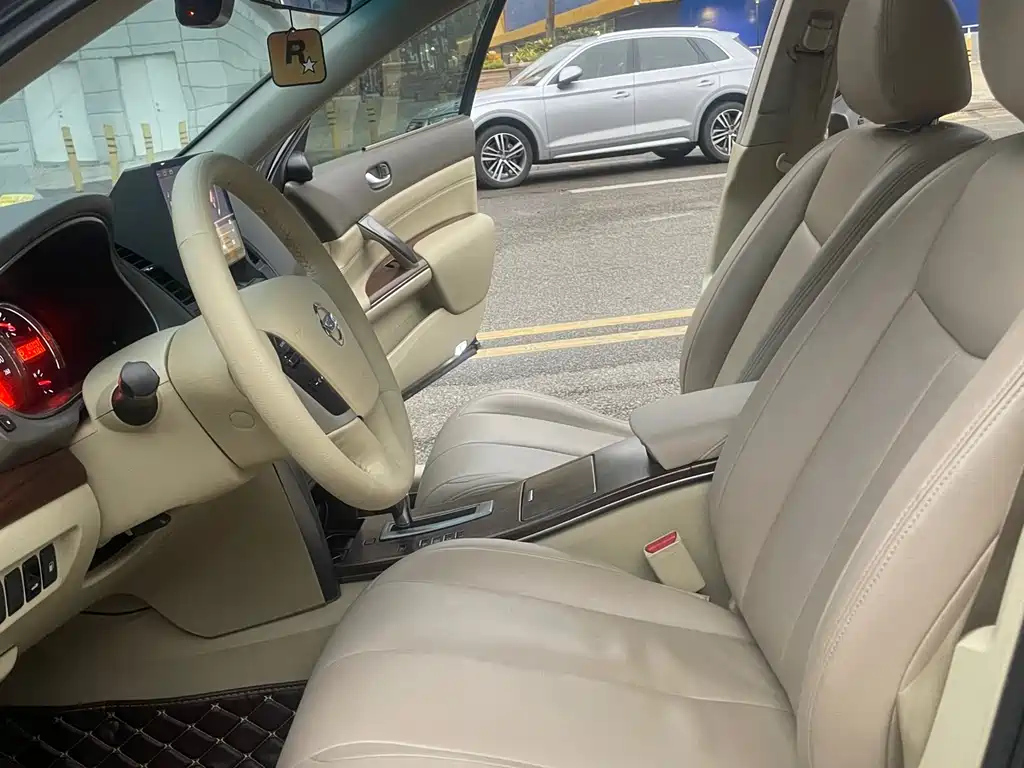 NISSAN TEANA 2010