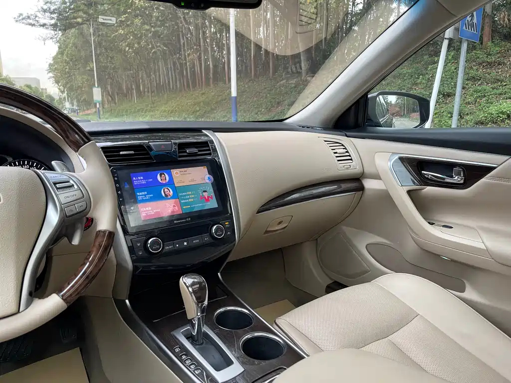 NISSAN TEANA 2015