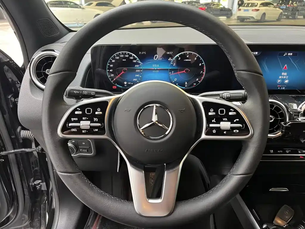 MERCEDES BENZ GLB 2023