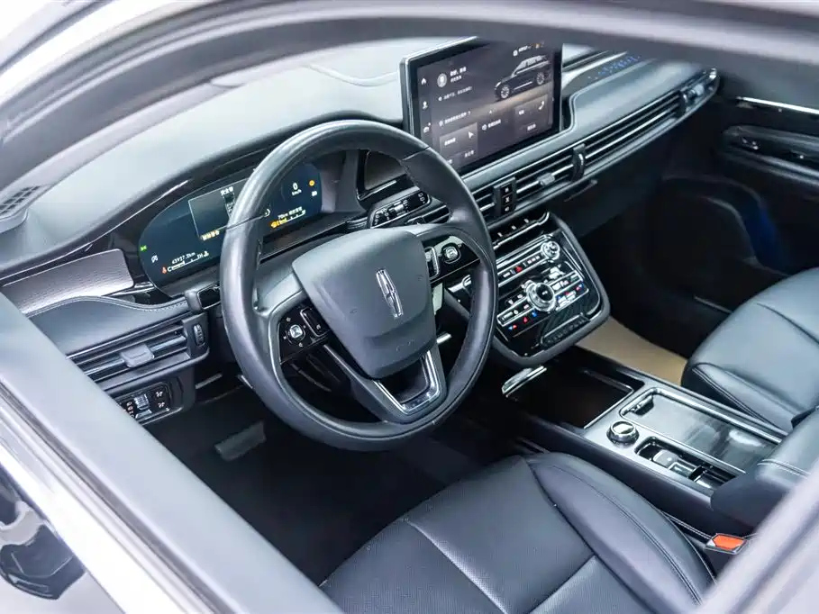 LINCOLN ADVENTURER 2022
