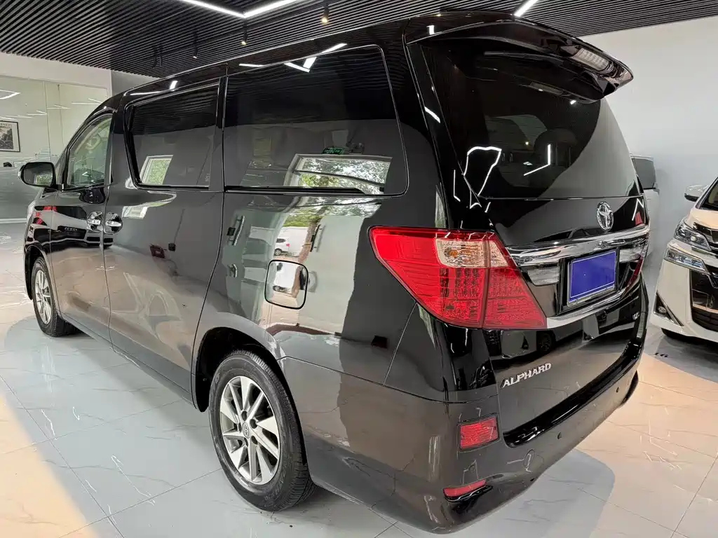 TOYOTA ALPHARD 2015