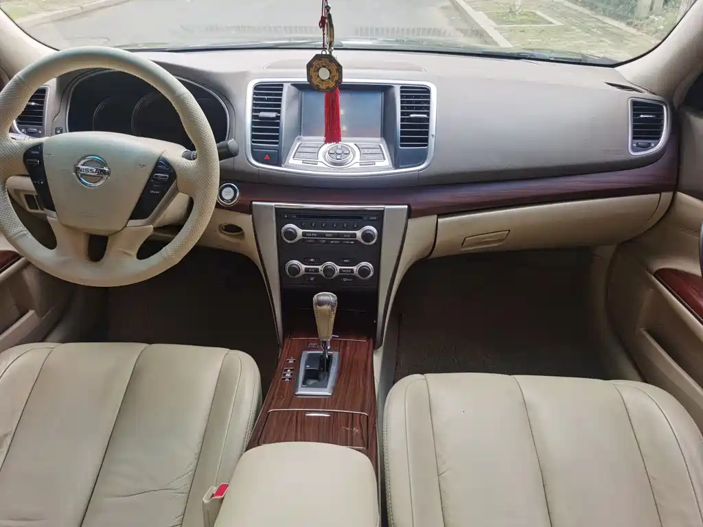 NISSAN TEANA 2010