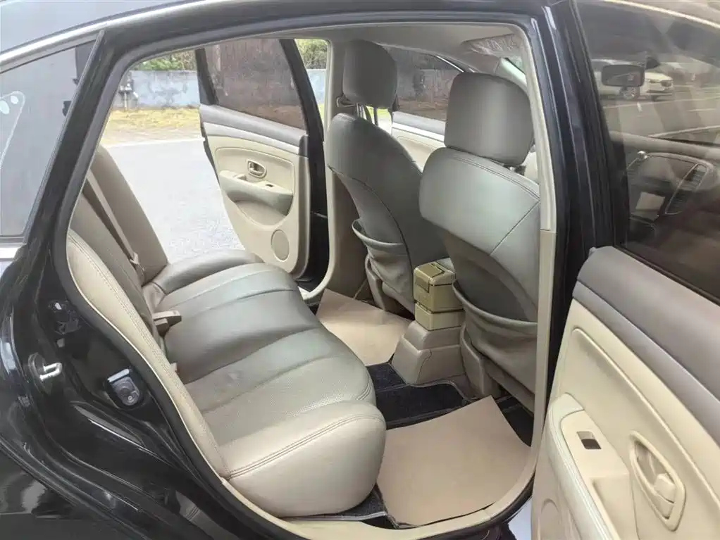 NISSAN SYLPHY 2016