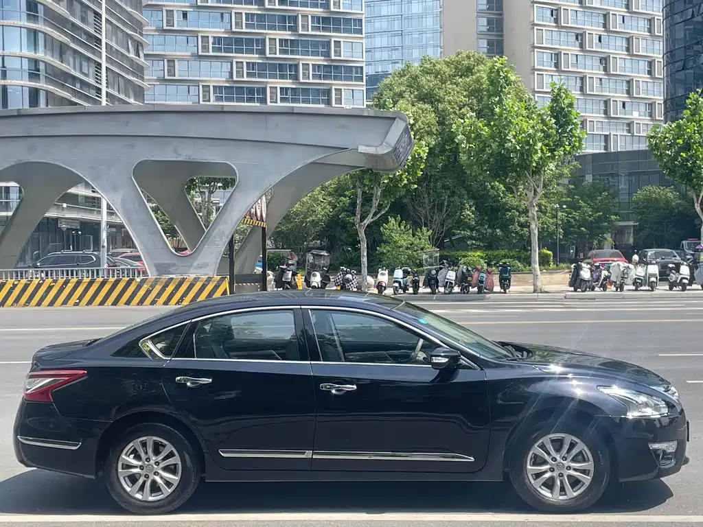 NISSAN TEANA 2013