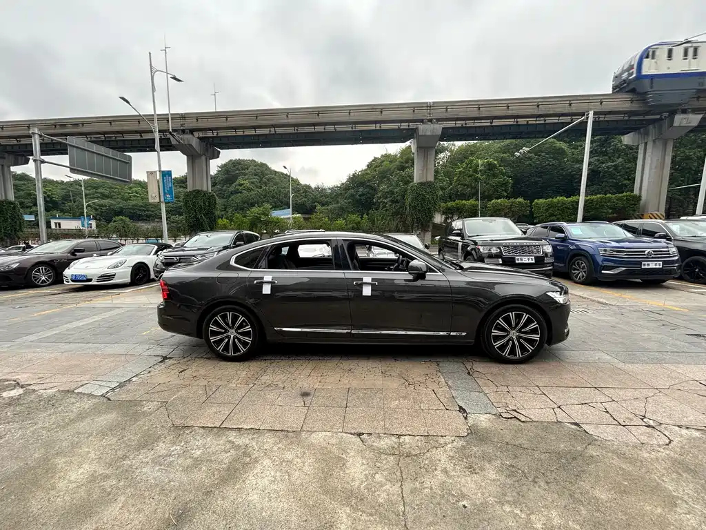 VOLVO S90 2021