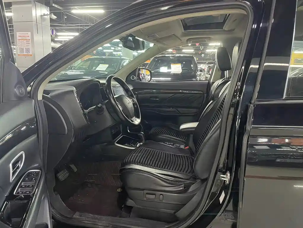 MITSUBISHI OUTLANDER 2019