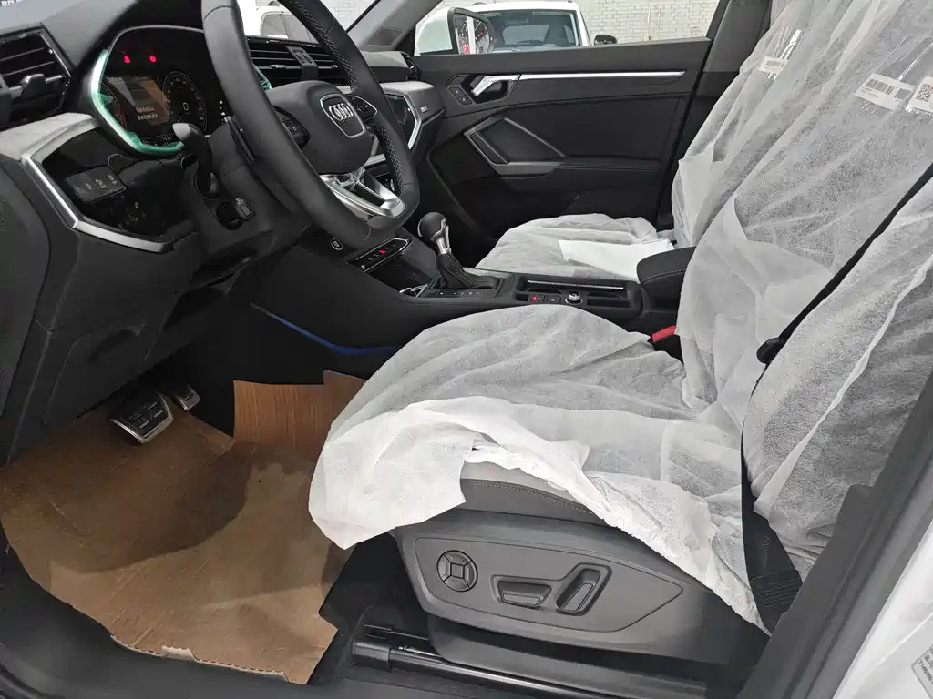 AUDI Q3 2024