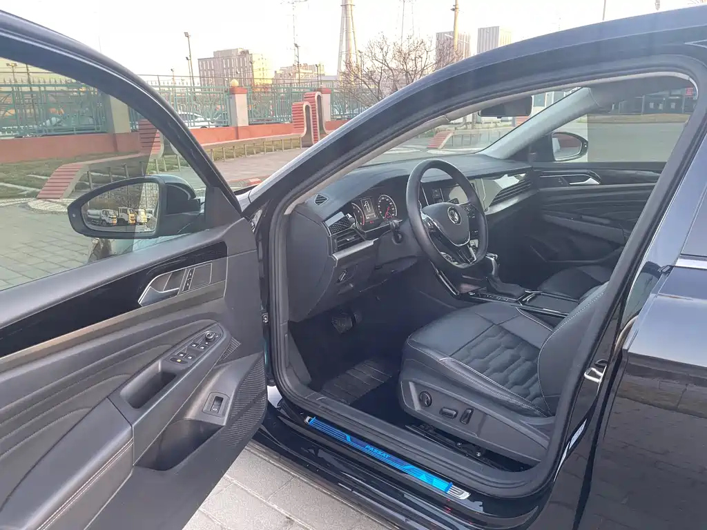 VOLKSWAGEN PASSAT 2020