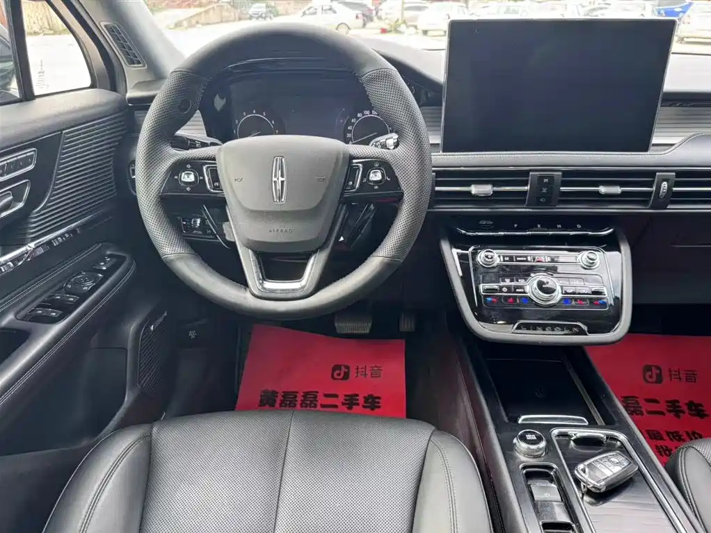 LINCOLN ADVENTURER 2021