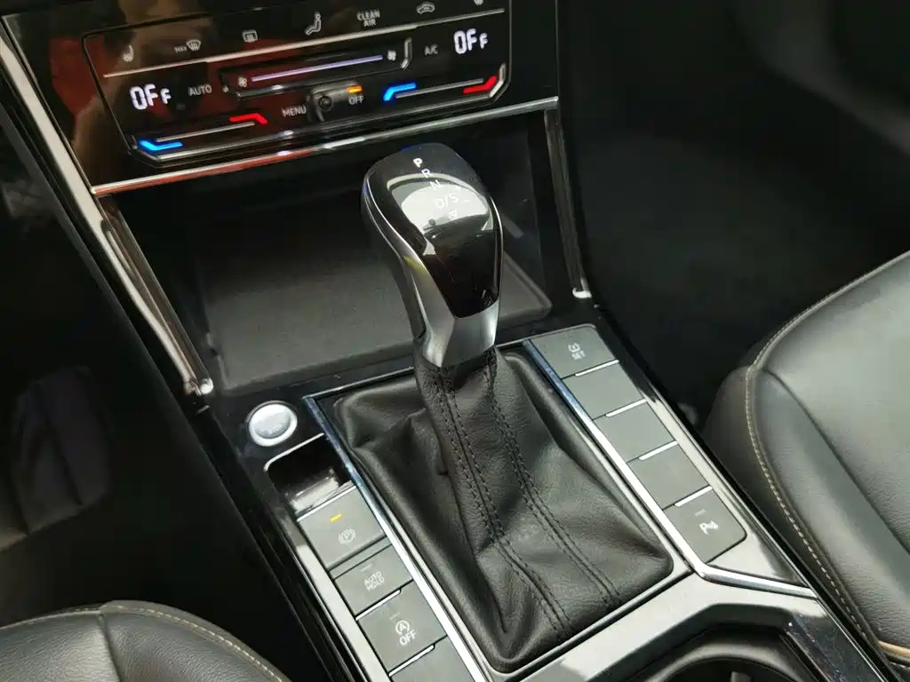VOLKSWAGEN PASSAT 2020