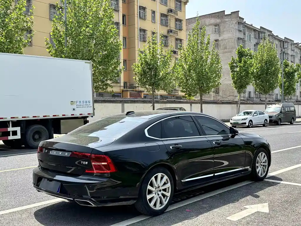 VOLVO S90 2020