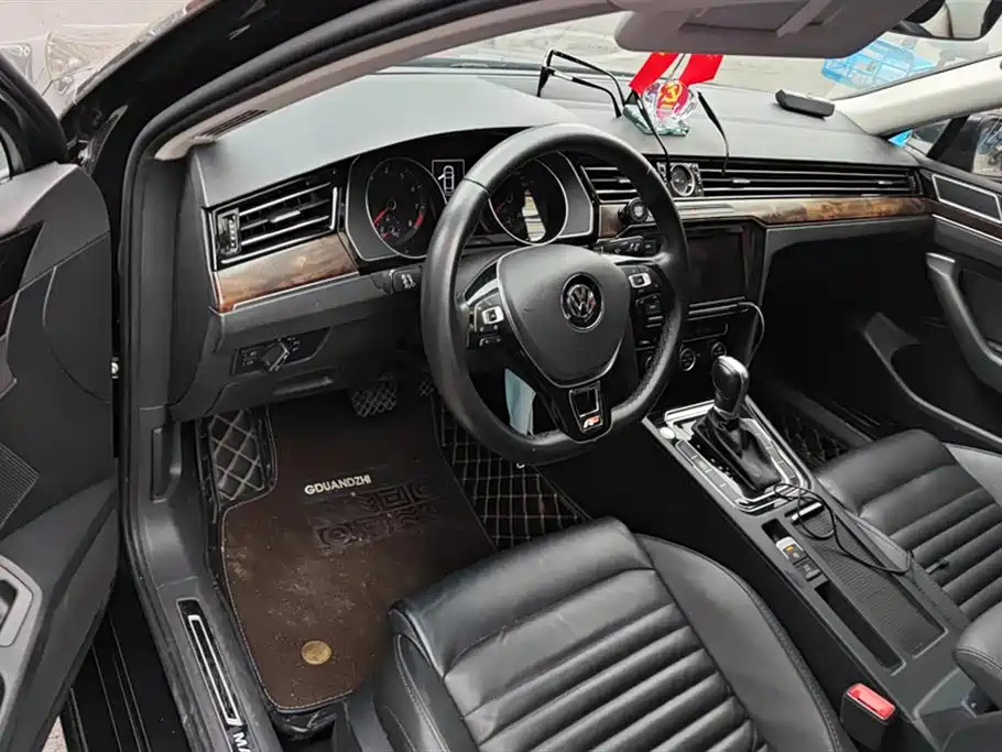 VOLKSWAGEN MAGOTAN 2019
