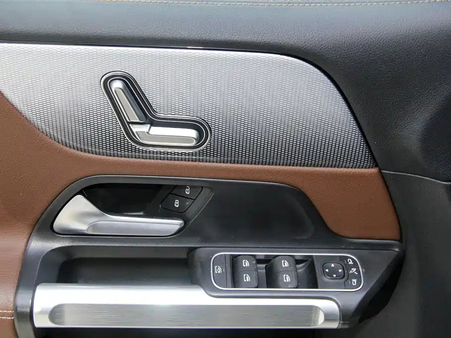 MERCEDES BENZ GLB 2023