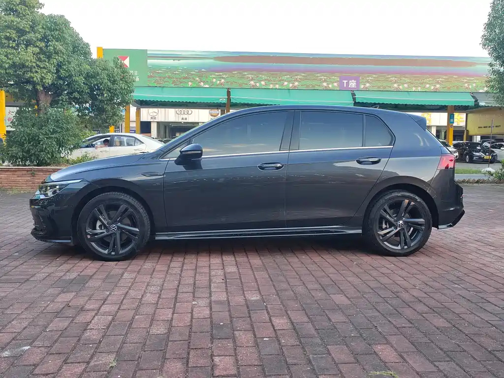 VOLKSWAGEN GOLF 2021