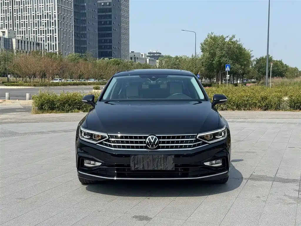 VOLKSWAGEN MAGOTAN 2023