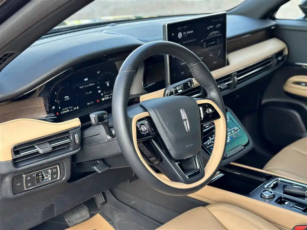 LINCOLN ADVENTURER 2021