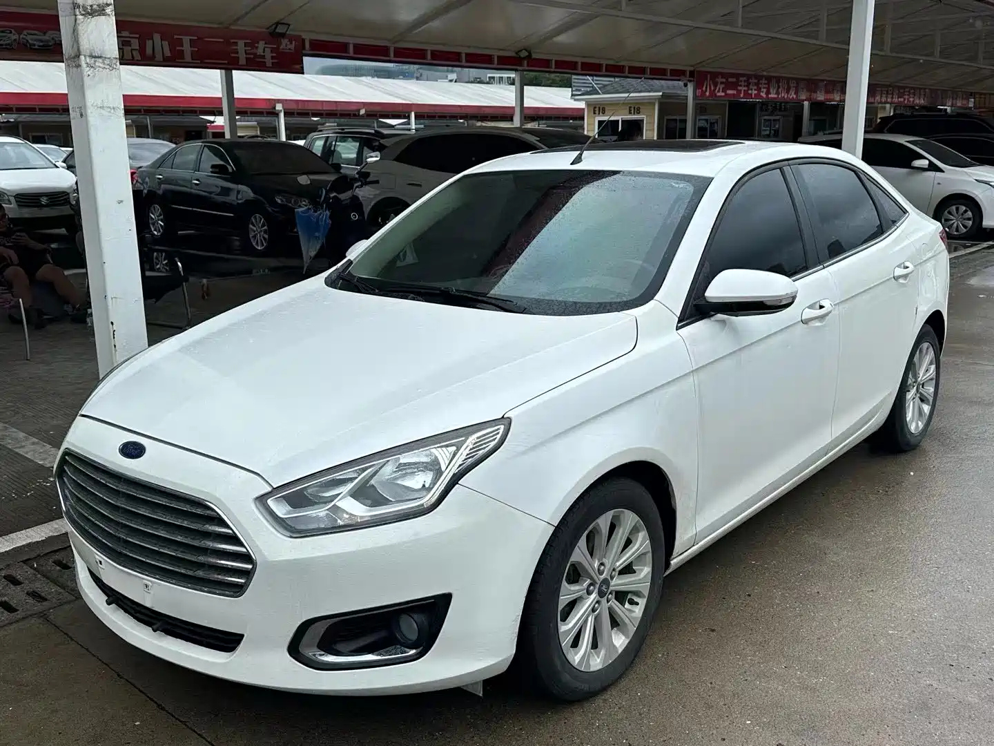 FORD ESCORT 2015