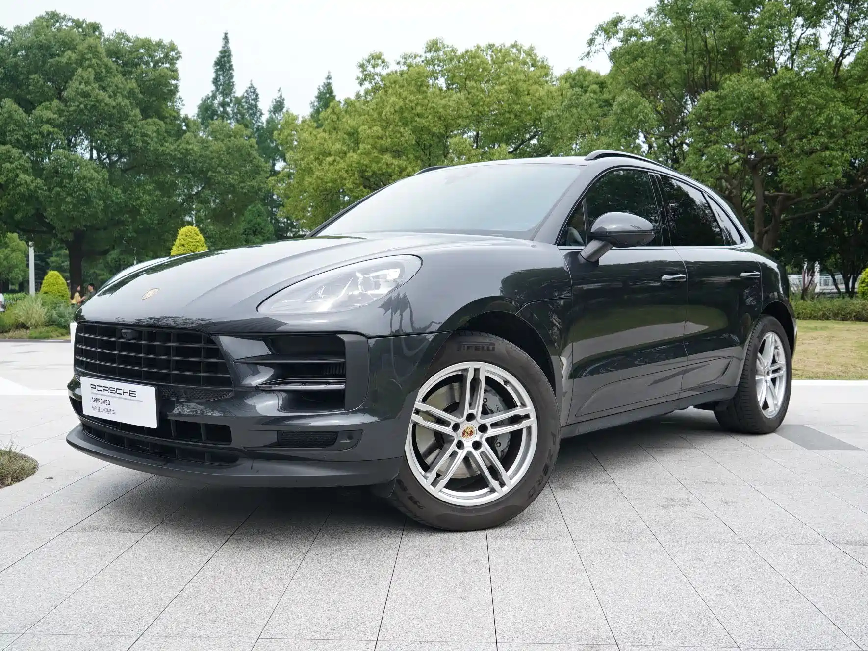PORSCHE MACAN