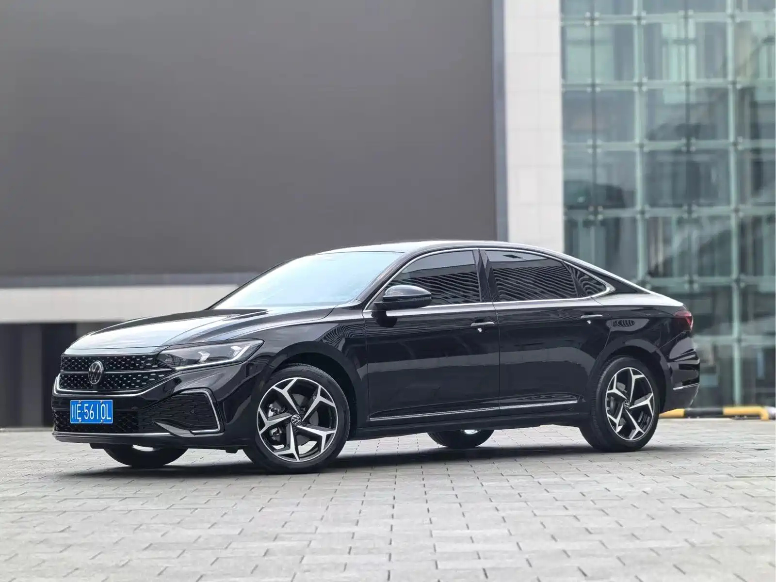 VOLKSWAGEN PASSAT 2024