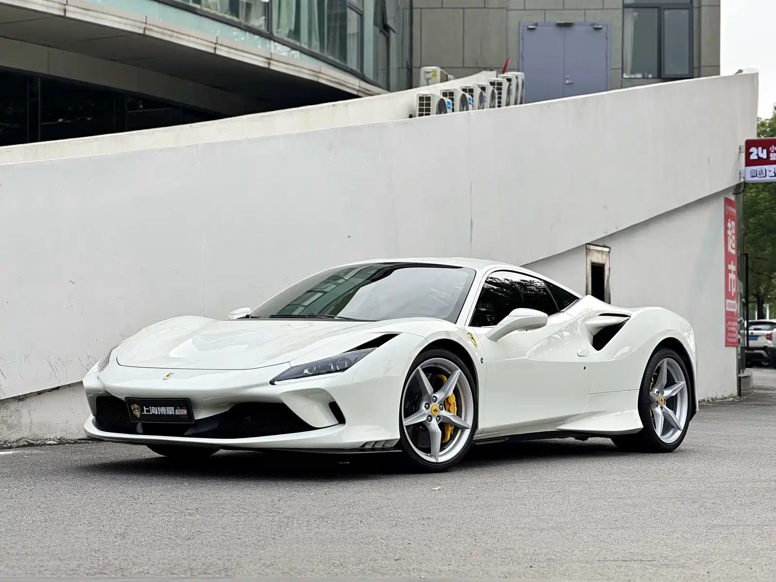 FERRARI F8 2019