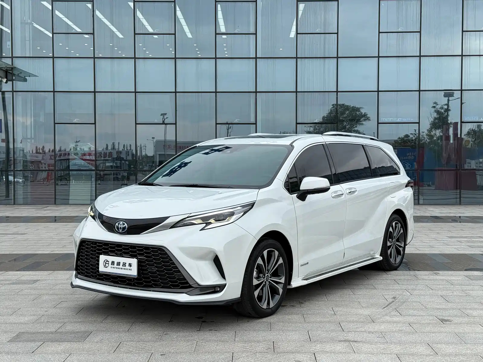 TOYOTA GRANVIA 2023