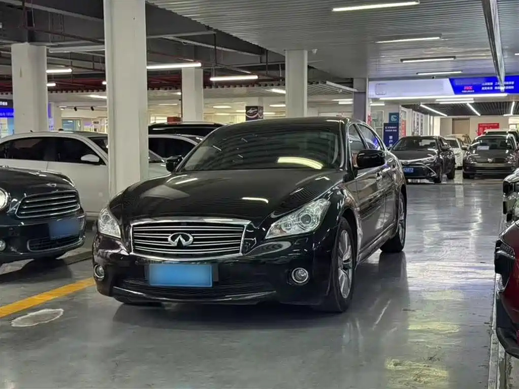 INFINITI Q70 2013