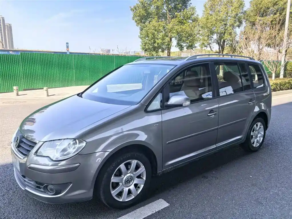 VOLKSWAGEN TOURAN 2008