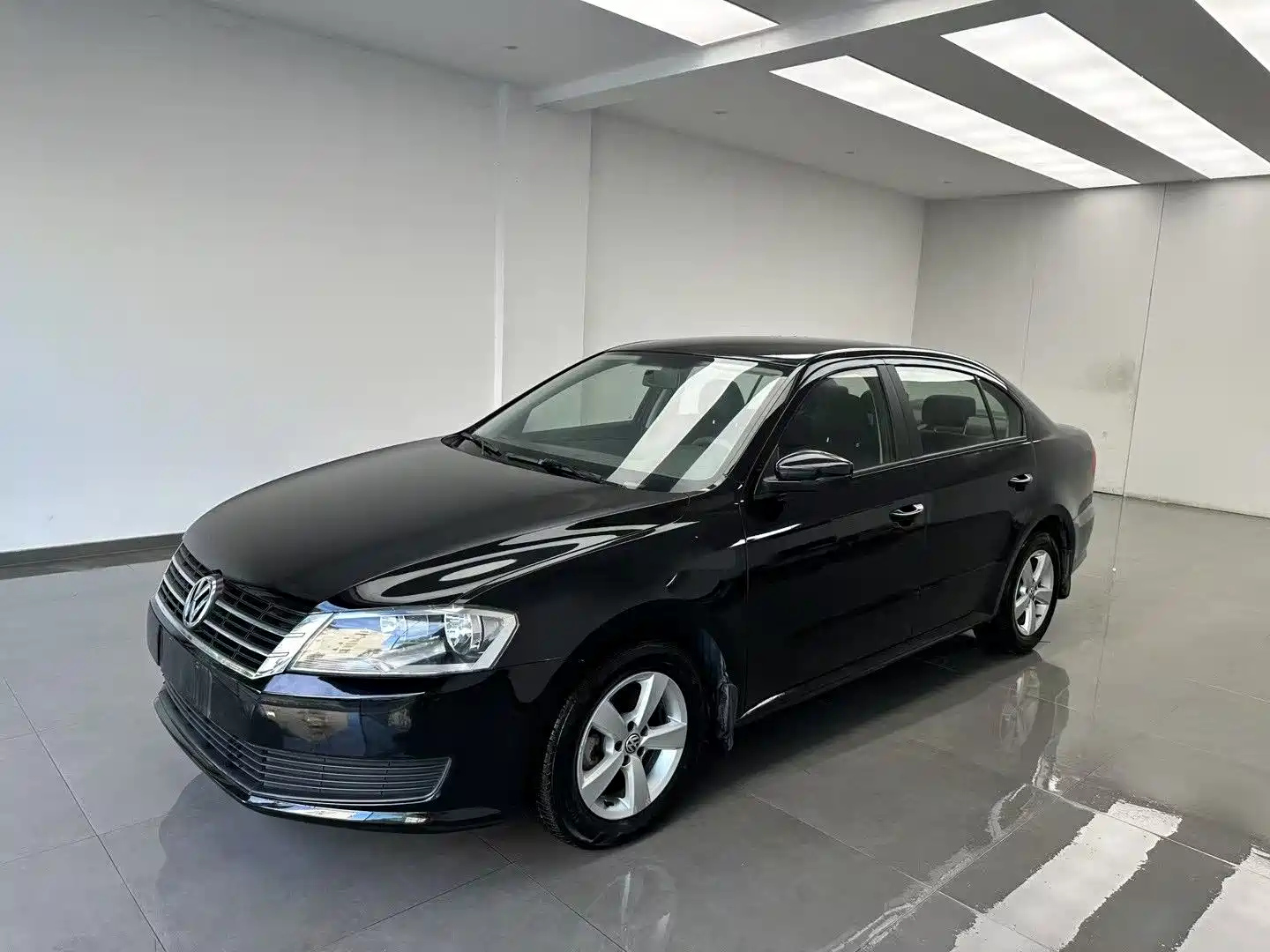 VOLKSWAGEN LAVIDA 2013