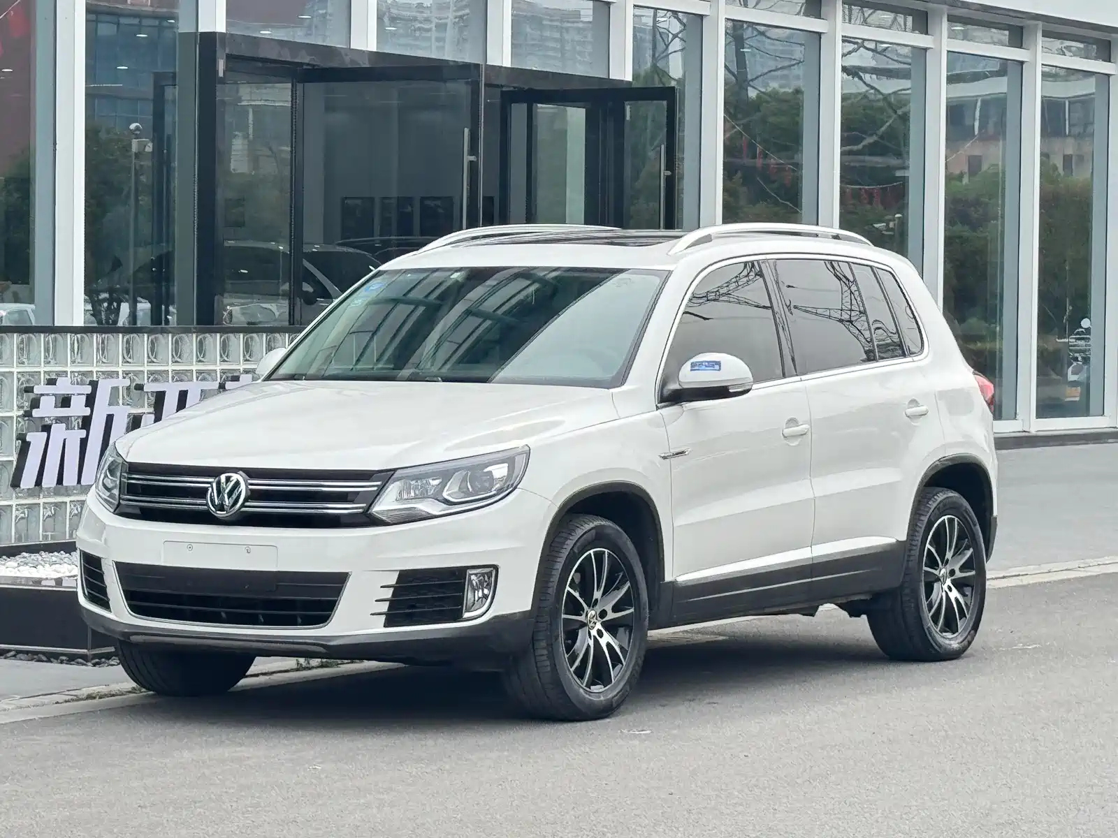 VOLKSWAGEN TIGUAN 2016
